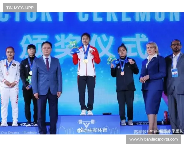 张海琴亚锦赛五次打破世界青年纪录 力压群雄勇夺女子55公斤级冠军 张海琴亚锦赛五次打破世界青年纪录 力压群雄勇夺女子55公斤级冠军